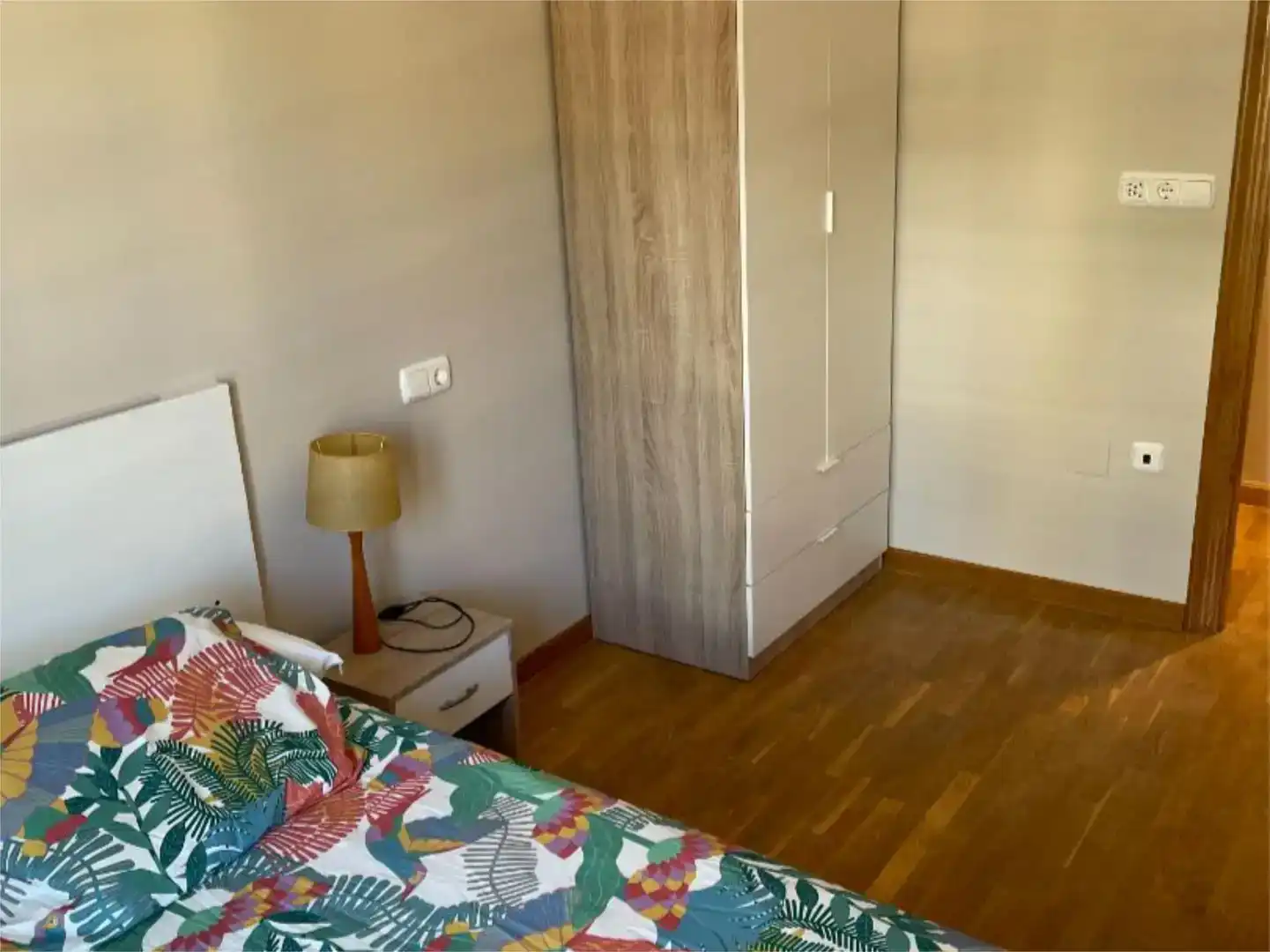 Schlafzimmer von Wohnung zur Miete in Castropol mit Balkon