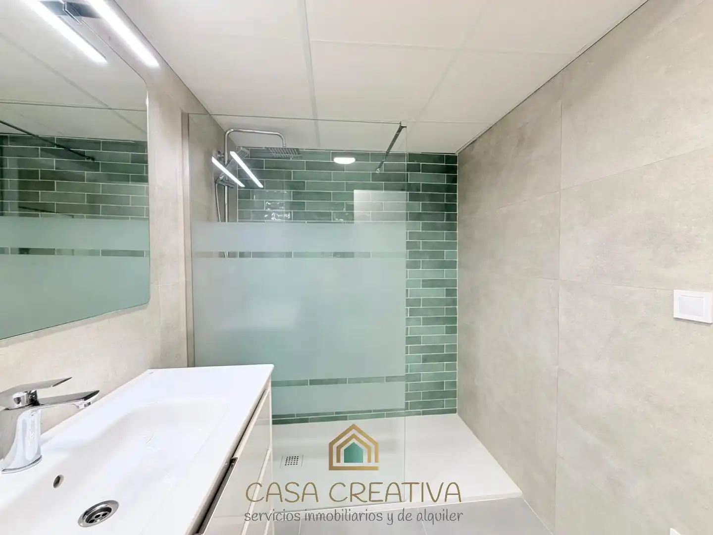 Baño de Piso de alquiler en Valencia con Aire acondicionado, Calefacción y Terraza