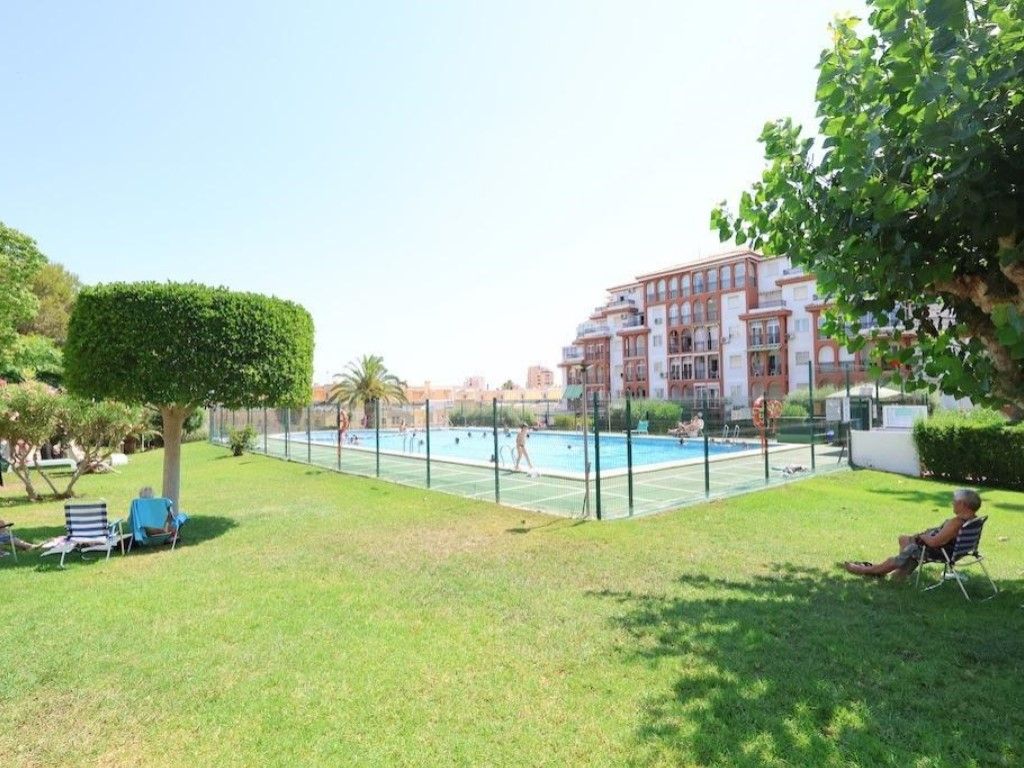 Piscina de Apartament en venda en Torrevieja amb Jardí privat i Terrassa