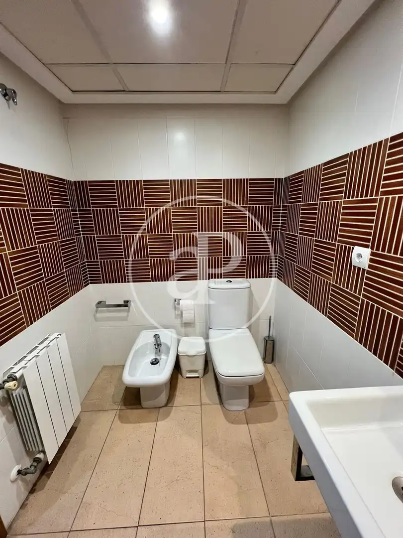 Bathroom of Flat for rent in Valencia  with Air Conditioner, Terrace and Furnished