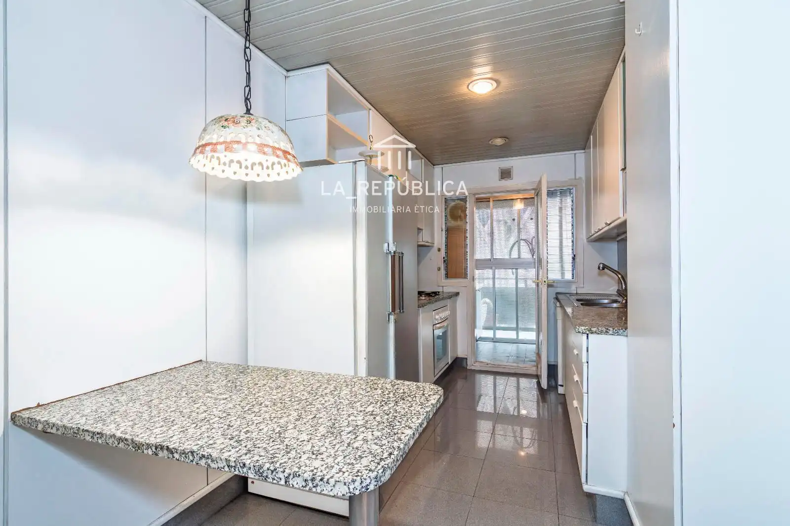 Cocina de Piso en venta en Barcelona con Calefacción, Terraza y Horno
