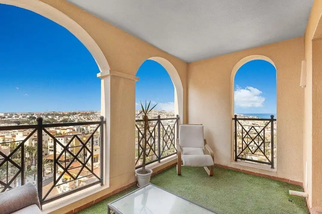 Apartamento con terraza en venta en Playa de los Locos, imagen 2