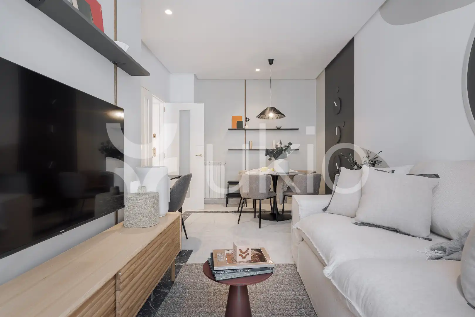 Sala de estar de Apartamento de alquiler en  Madrid Capital con Aire acondicionado, Calefacción y Amueblado