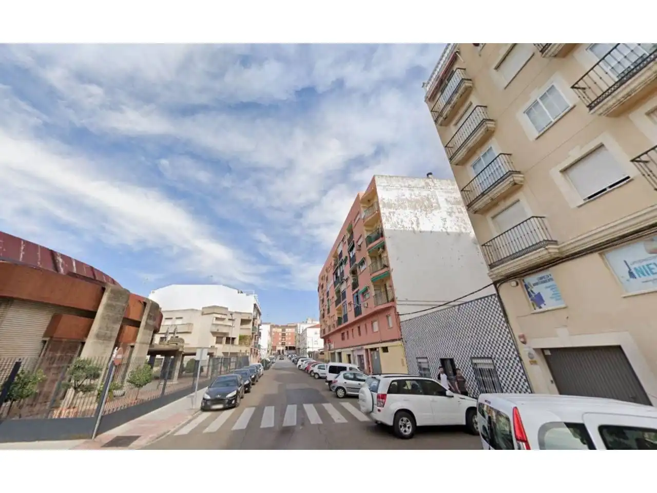 Vista exterior de Local de alquiler en Badajoz Capital