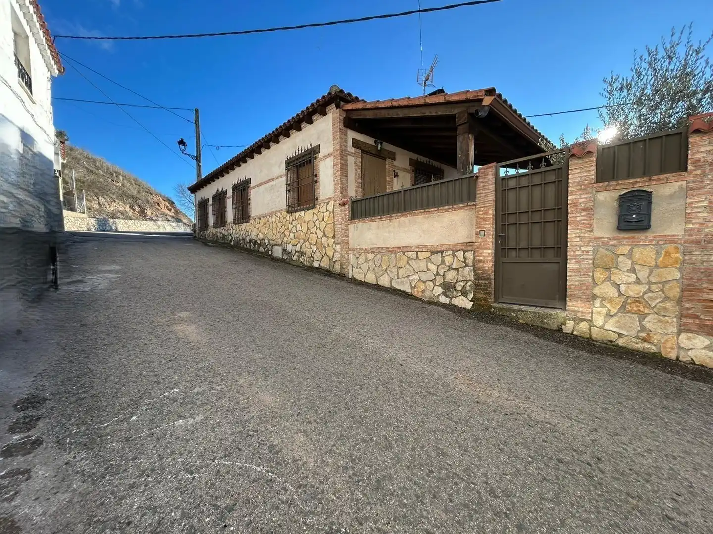 Exterior view of Houses for sale in Loranca de Tajuña