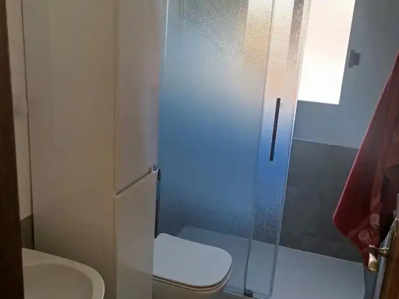 Badezimmer von Wohnung zur Miete in Valdepeñas mit Klimaanlage
