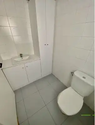 Bathroom of Commercial properties for sale in Mendavia  with Air Conditioner, Heating and Parquet flooring