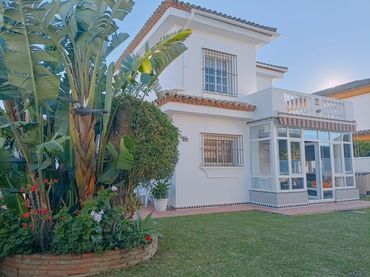 Villa mit Pool zum Verkauf in Sancti Petri