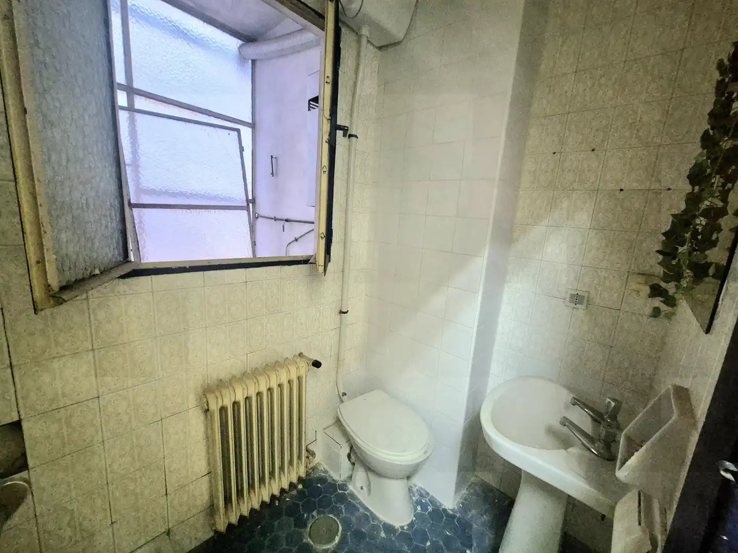 Baño de Piso en venta en Montijo con Calefacción y Terraza