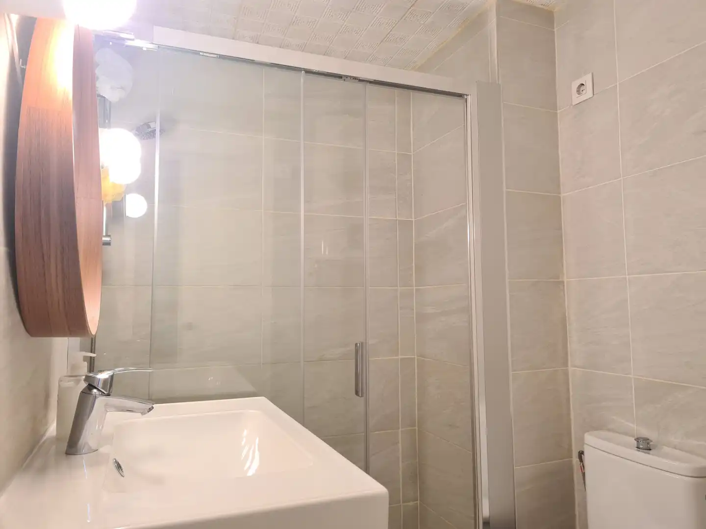 Bathroom of Flat for sale in Sevilla  with Air Conditioner, Storage room and Balcony