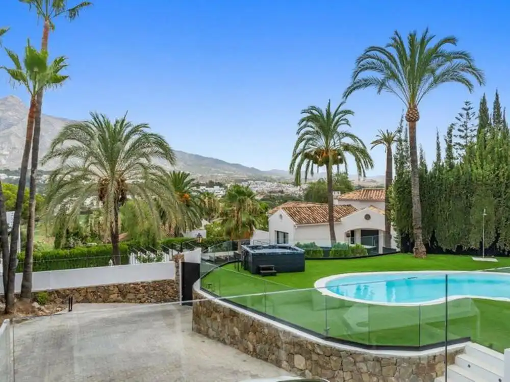 Exterior view of Houses for sale in Nueva Andalucía