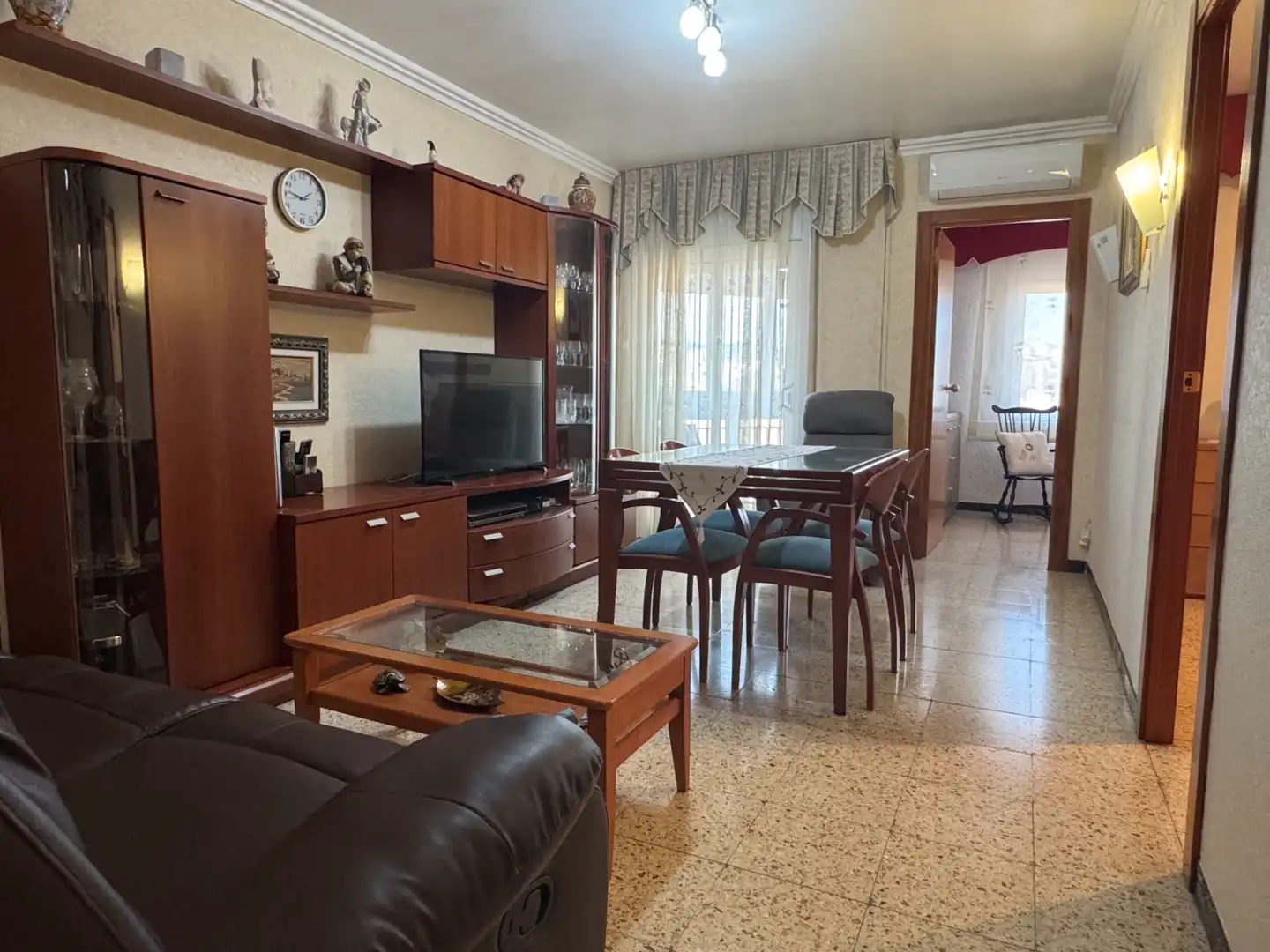 Living room of Flat for sale in Santa Coloma de Gramenet  with Air Conditioner, Balcony and Alarm