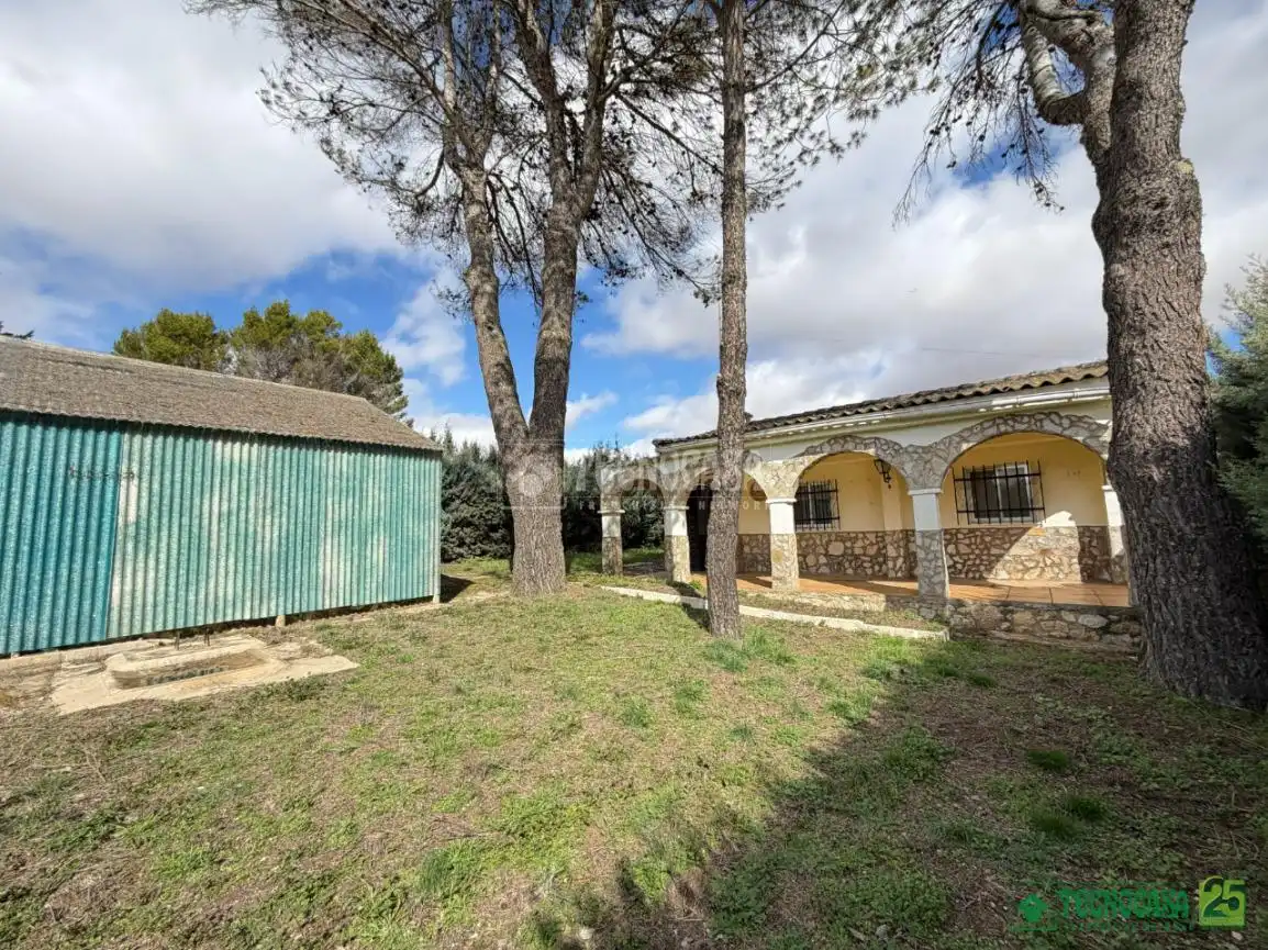 Jardín de Casa o chalet en venta en Villar de Cañas con Calefacción, Piscina y Amueblado
