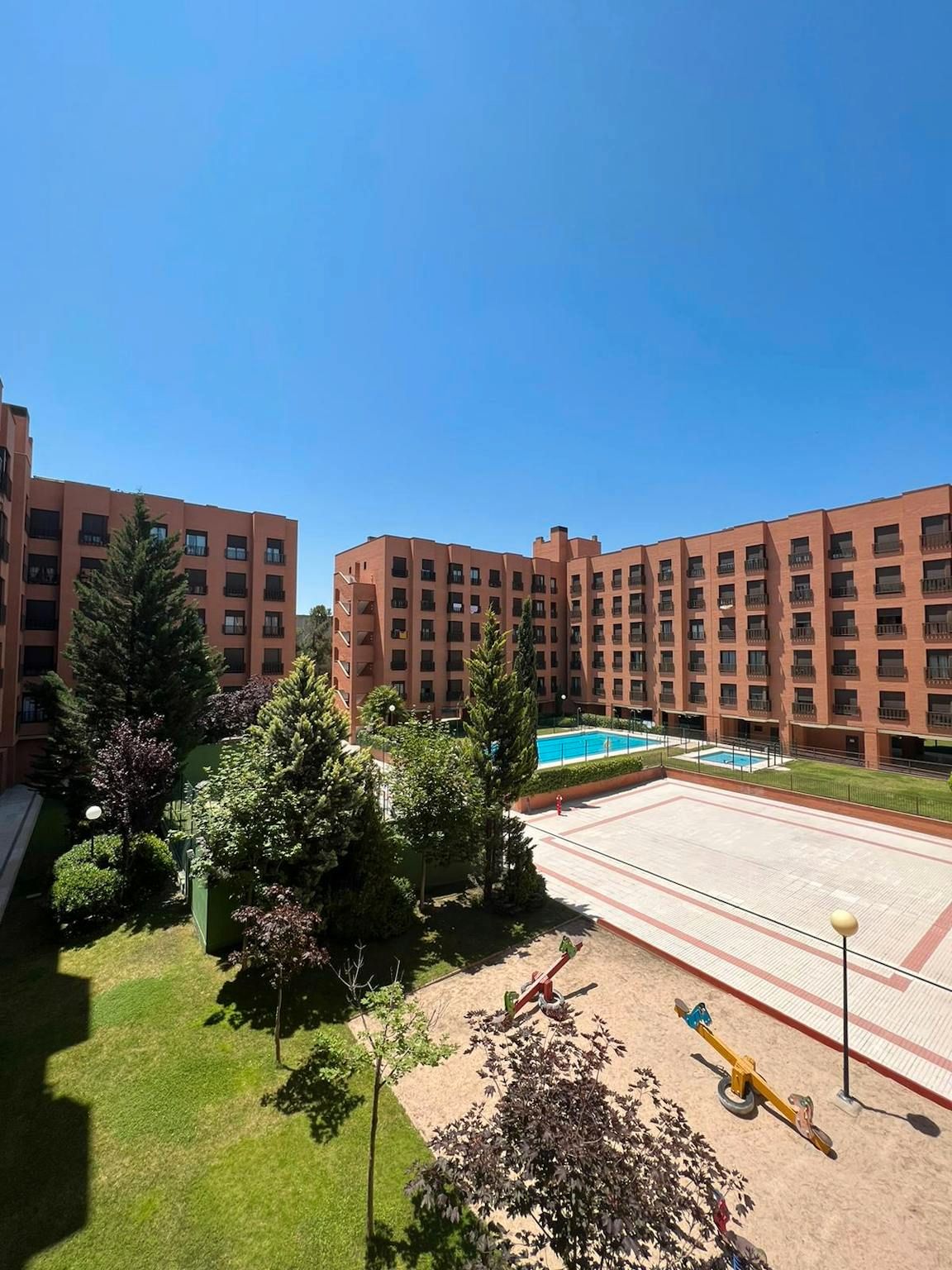 Exterior view of Flat to rent in  Madrid Capital  with Air Conditioner, Heating and Private garden