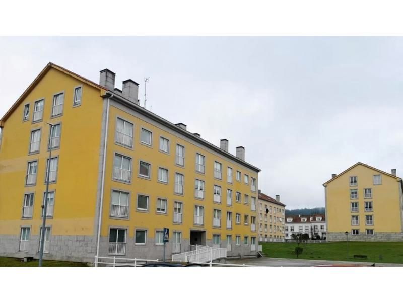 Außenansicht von Wohnung zum verkauf in Brión mit Heizung, Parkett und Abstellraum