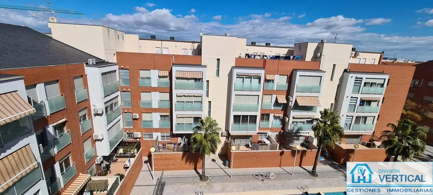 Vista exterior de Piso en venta en Manises con Aire acondicionado, Calefacción y Trastero