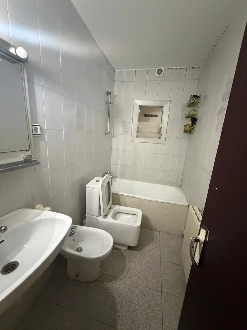 Badezimmer von Wohnung zum Verkauf in Cornellà de Llobregat mit Klimaanlage und Heizung
