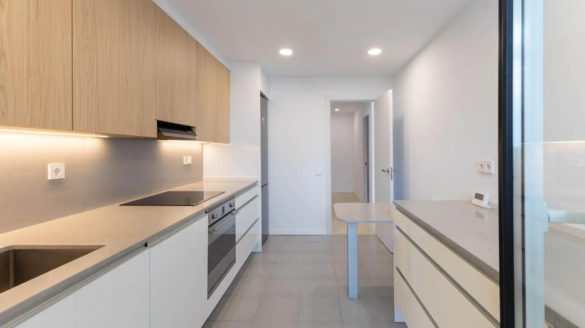 Küche von Wohnung zum Verkauf in Barcelona mit Klimaanlage, Heizung und Terrasse