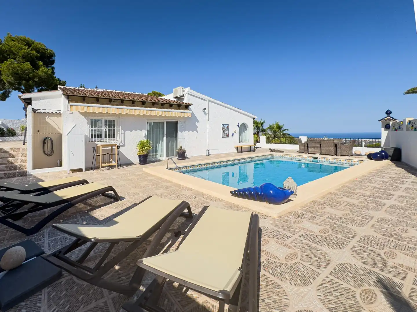 Vista exterior de Casa o chalet en venta en La Nucia con Aire acondicionado, Calefacción y Jardín privado