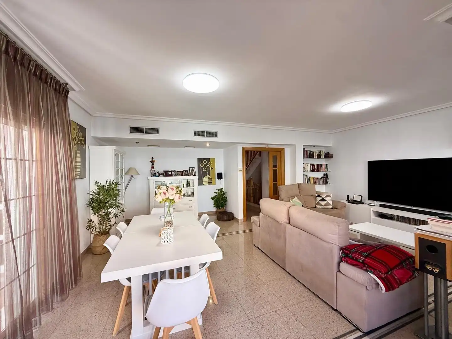 Sala de estar de Casa adosada en venta en Almería con Aire acondicionado, Jardín privado y Terraza