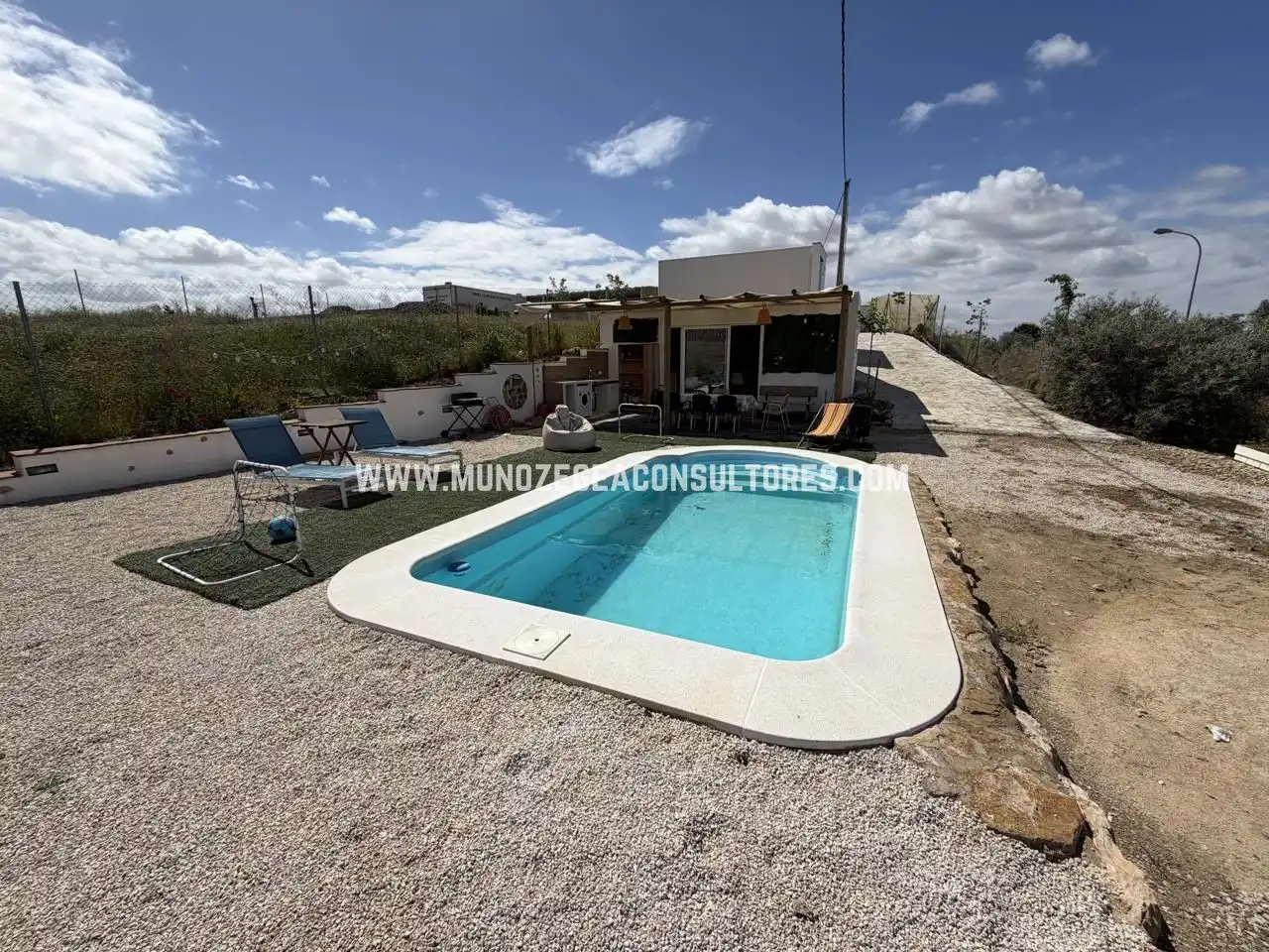 Vista exterior de Casa o xalet de lloguer en Encinas Reales amb Jardí privat, Terrassa i Piscina