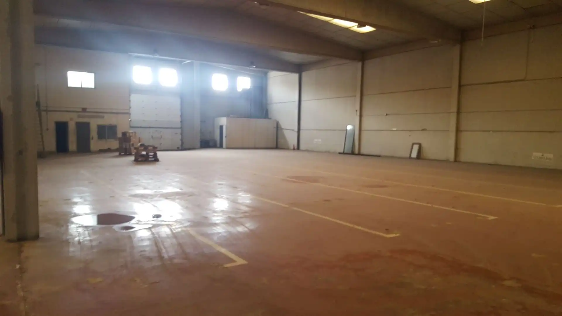 Industrial building for sale in Velers
