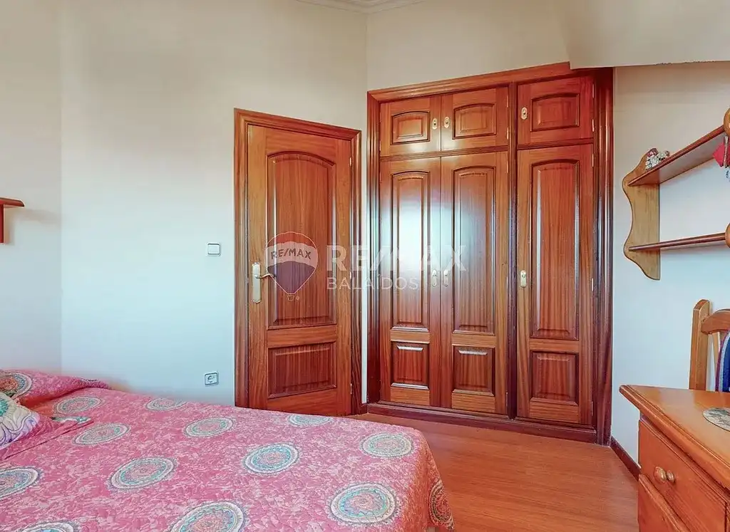 Bedroom of Houses for sale in Vigo   with Heating, Private garden and Parquet flooring