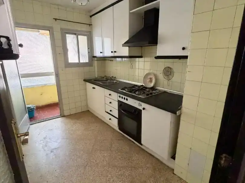 Cuina de Pis en venda en  Granada Capital amb Aire condicionat i Balcó