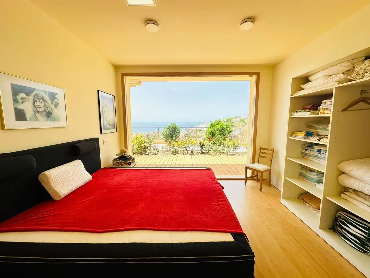 Dormitori de Casa o xalet en venda en Torrox amb Aire condicionat, Jardí privat i Terrassa