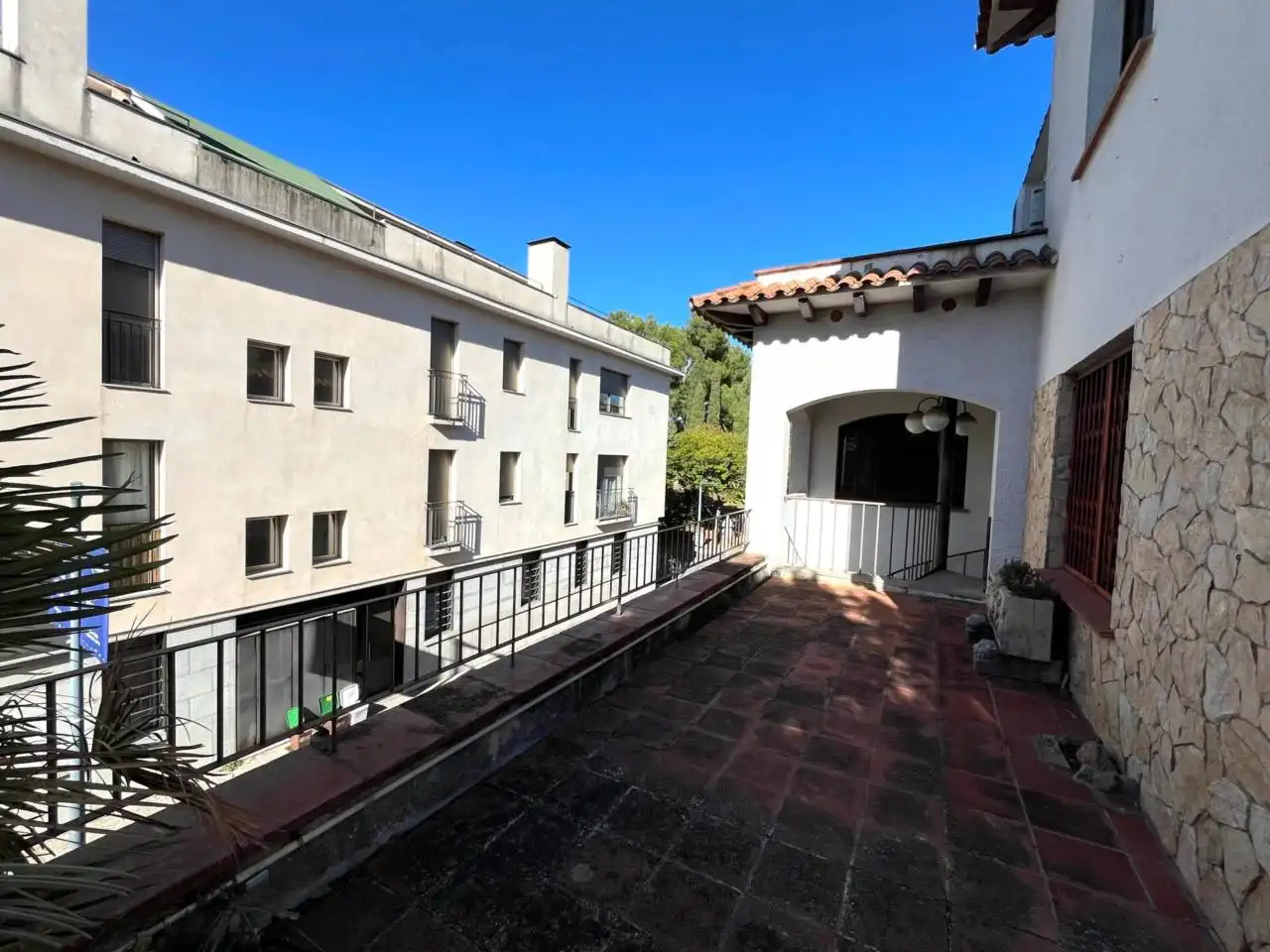 Vista exterior de Casa o xalet en venda en Girona amb Calefacció, Jardí privat i Terrassa