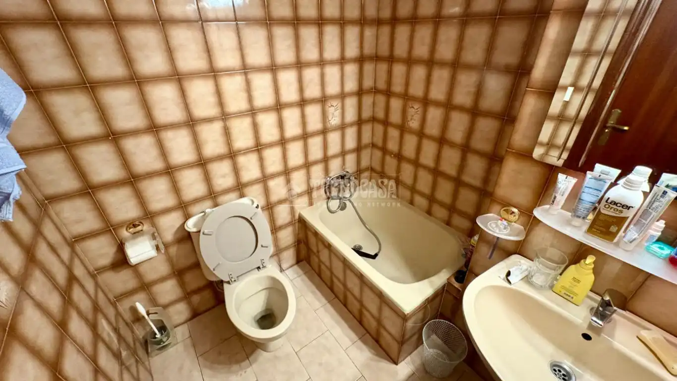 Baño de Piso en venta en Zaragoza con Calefacción, Terraza y Trastero