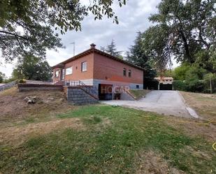 Vista exterior de Casa o xalet en venda en Ávila Capital amb Terrassa i Balcó