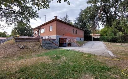 Exterior view of House or chalet for sale in Ávila Capital  with Terrace and Balcony