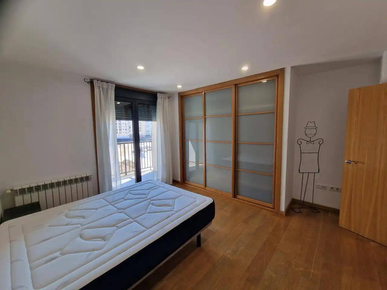 Dormitori de Pis de lloguer en Ourense Capital  amb Calefacció, Parquet i Terrassa