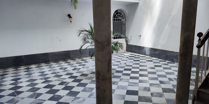 Piso en venta en  Cádiz Capital con Terraza, Balcón y Alarma