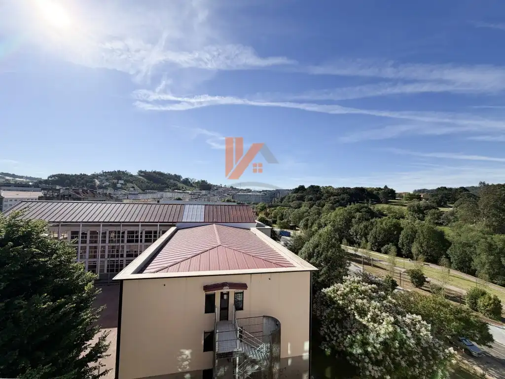 Vista exterior de Piso en venta en Santiago de Compostela  con Terraza, Amueblado y Horno