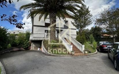 Vista exterior de Casa o xalet en venda en Siero amb Calefacció, Jardí privat i Traster