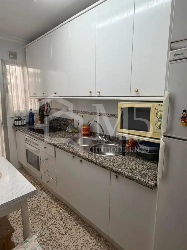 Cuina de Pis en venda en Vélez-Málaga amb Aire condicionat, Terrassa i Moblat