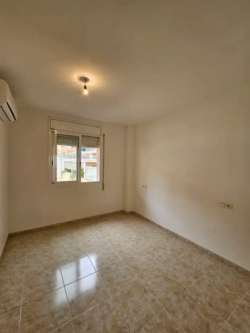Schlafzimmer von Wohnung zum Verkauf in Tarragona mit Klimaanlage, Terrasse und Ofen