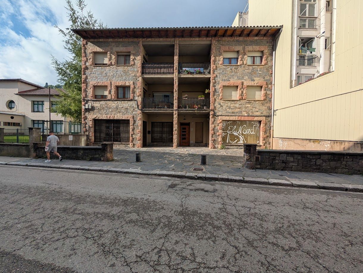 Vista exterior de Apartament en venda en Camprodon amb Terrassa i Moblat