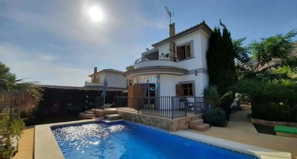 Casa amb terrassa en venda a Calle París