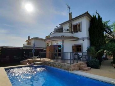 Casa con balcón en venta en Calle París