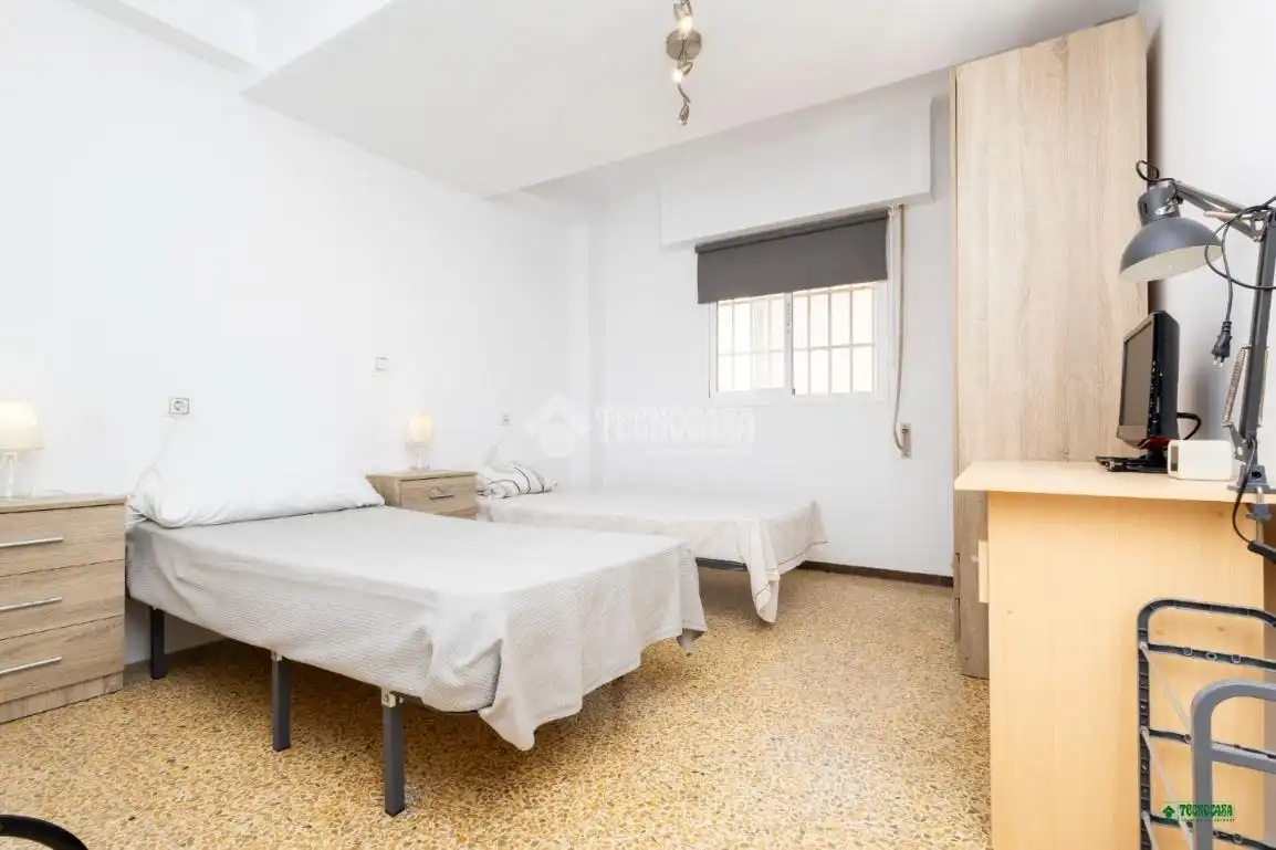 Habitación de Piso en venta en Almería con Calefacción y Balcón