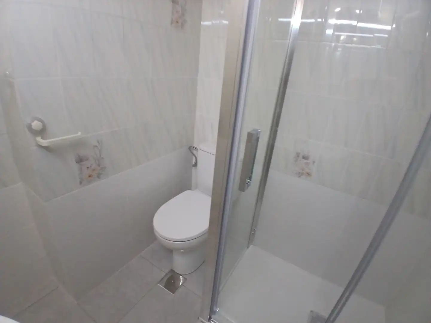 Baño de Piso de alquiler en Gijón  con Calefacción, Parquet y Amueblado