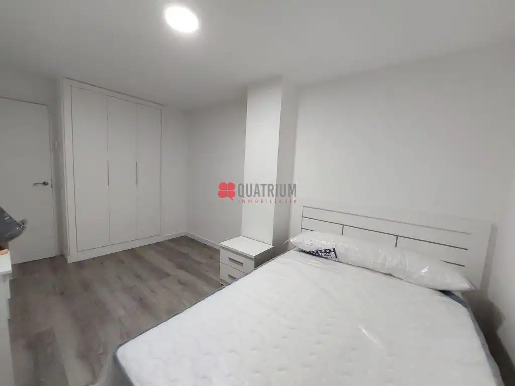 Schlafzimmer von Wohnung zur Miete in Santiago de Compostela 