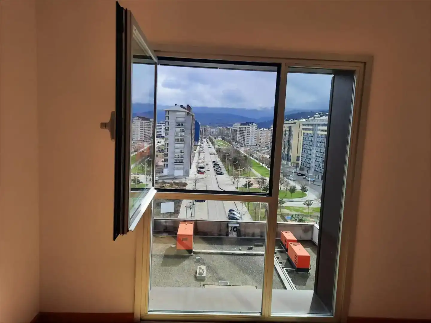 Vista exterior de Pis en venda en Ponferrada amb Parquet i Traster