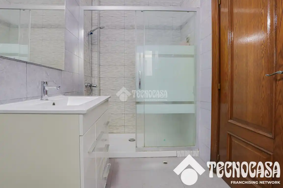 Bathroom of Flat for sale in Mataró