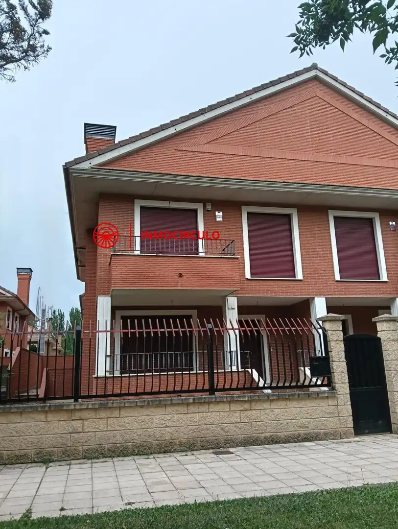 Vista exterior de Casa o chalet en venta en Burgos con Calefacción, Jardín privado y Terraza