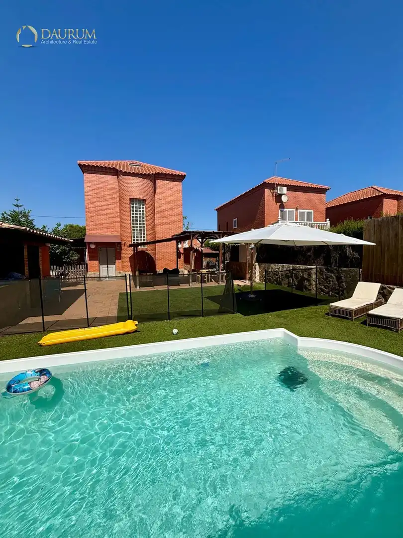 Xalet amb piscina en venda a CALLE 139, imagen 5