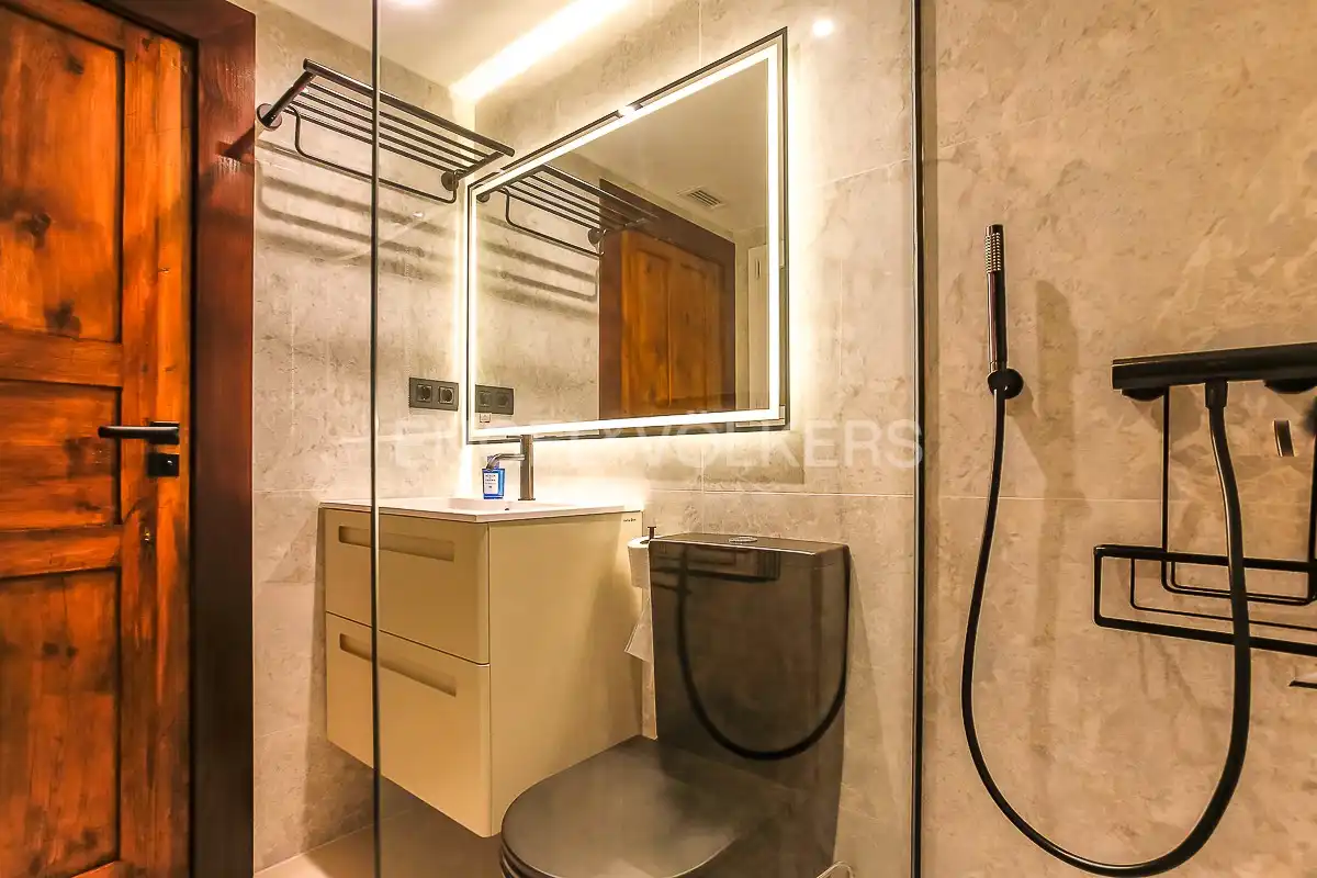 Badezimmer von Wohnung zur Miete in Sitges mit Klimaanlage, Heizung und Schwimmbad